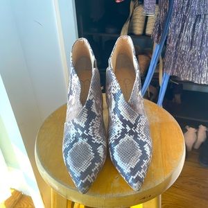 Never worn Jessica Simpson heels